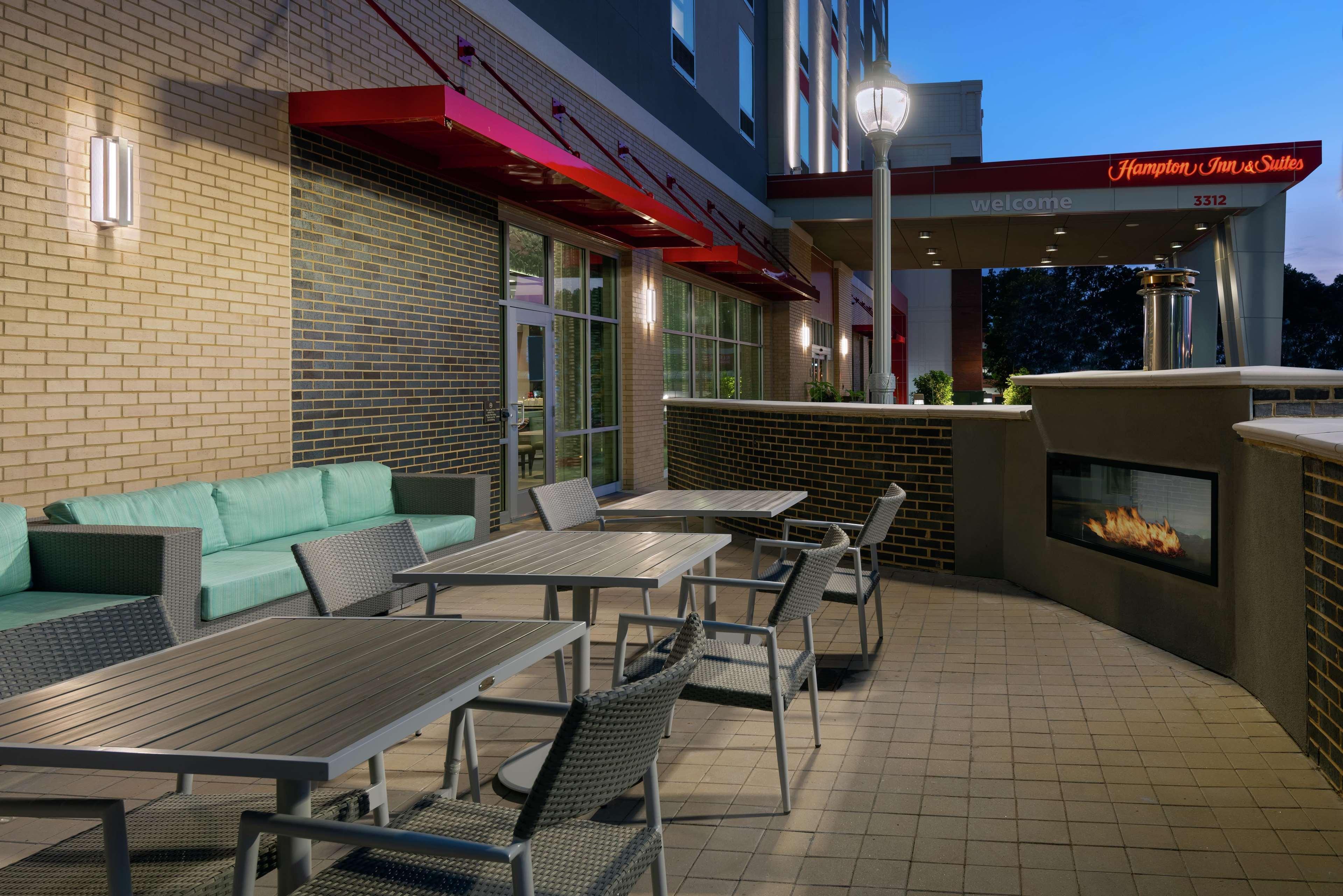 Hampton Inn & Suites Atlanta Buckhead Place Екстериор снимка