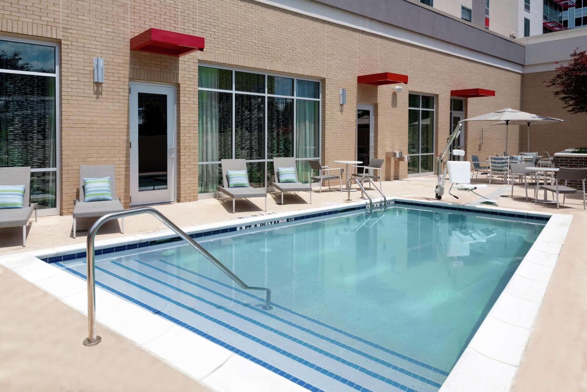 Hampton Inn & Suites Atlanta Buckhead Place Екстериор снимка