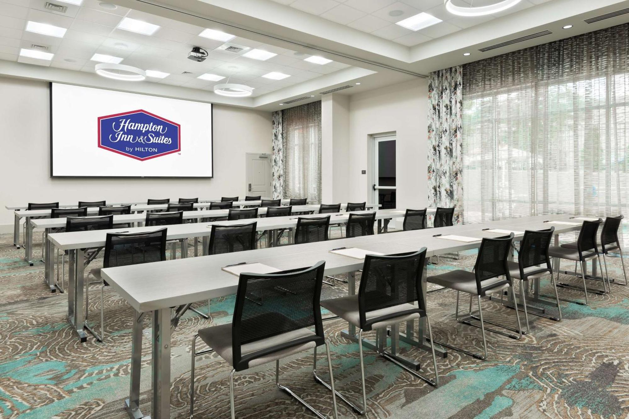 Hampton Inn & Suites Atlanta Buckhead Place Екстериор снимка